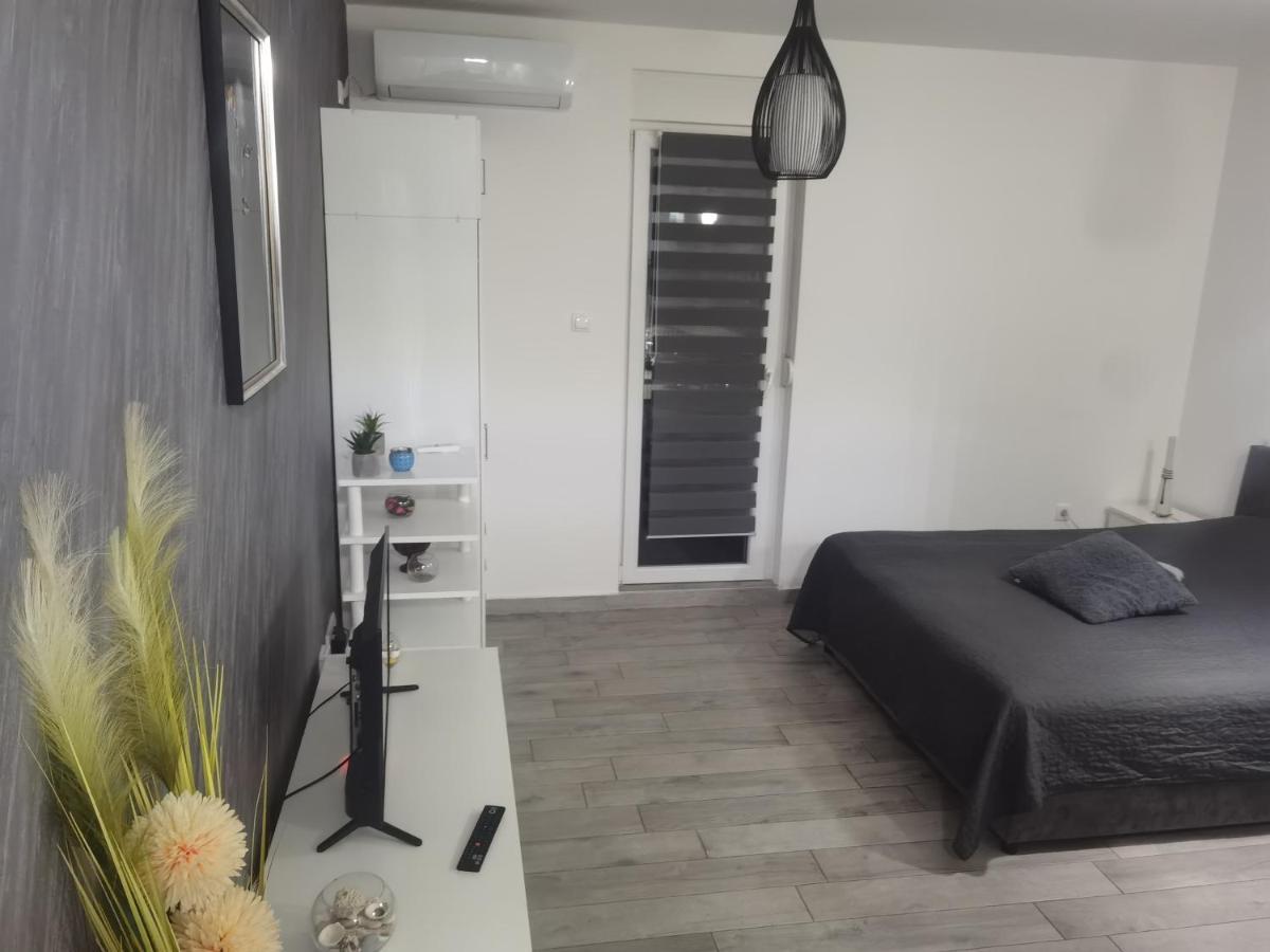 Danica Apartman Szávaszentdemeter Kültér fotó