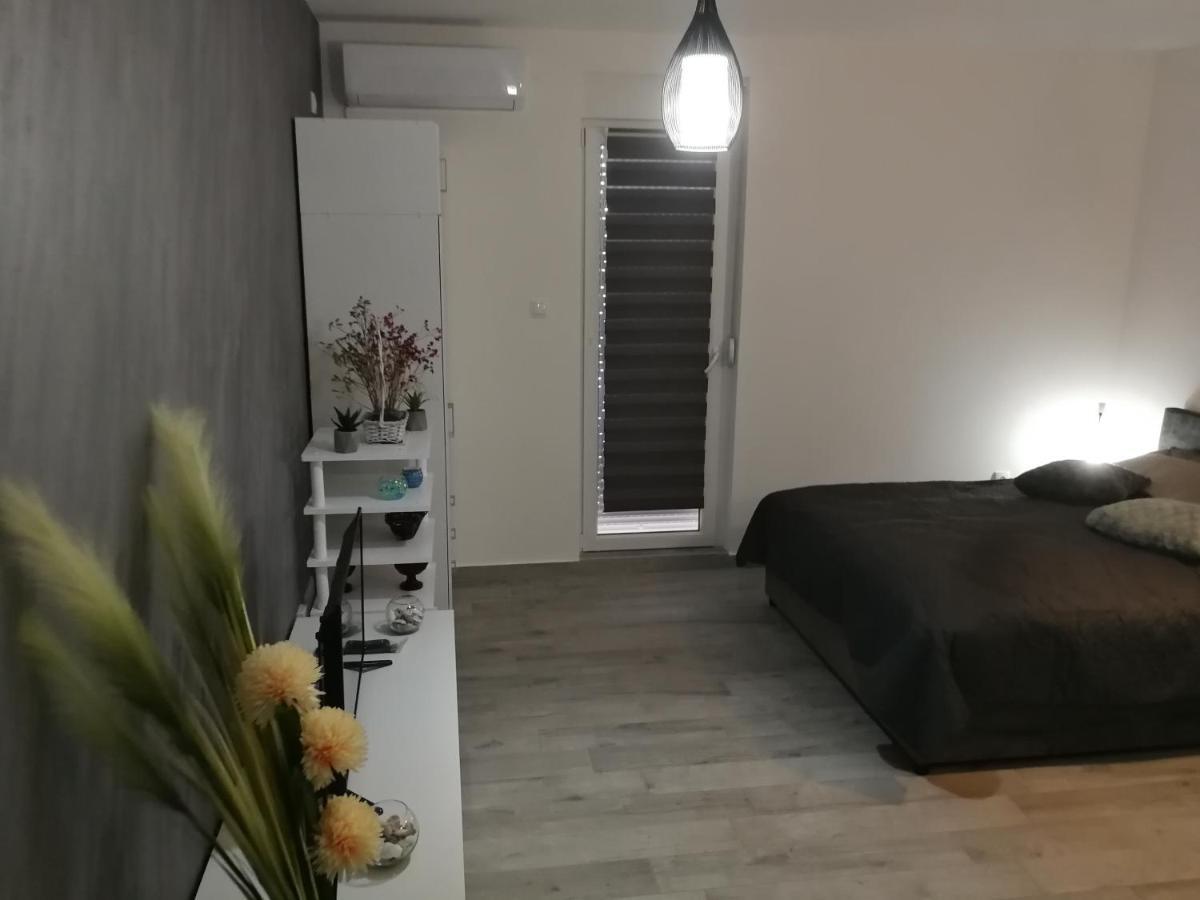 Danica Apartman Szávaszentdemeter Kültér fotó