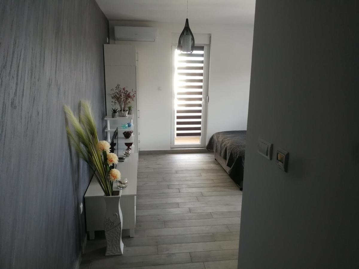 Danica Apartman Szávaszentdemeter Kültér fotó