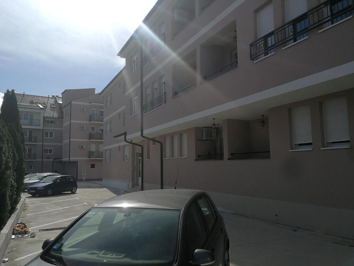 Danica Apartman Szávaszentdemeter Kültér fotó