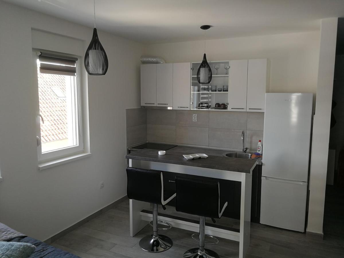 Danica Apartman Szávaszentdemeter Kültér fotó