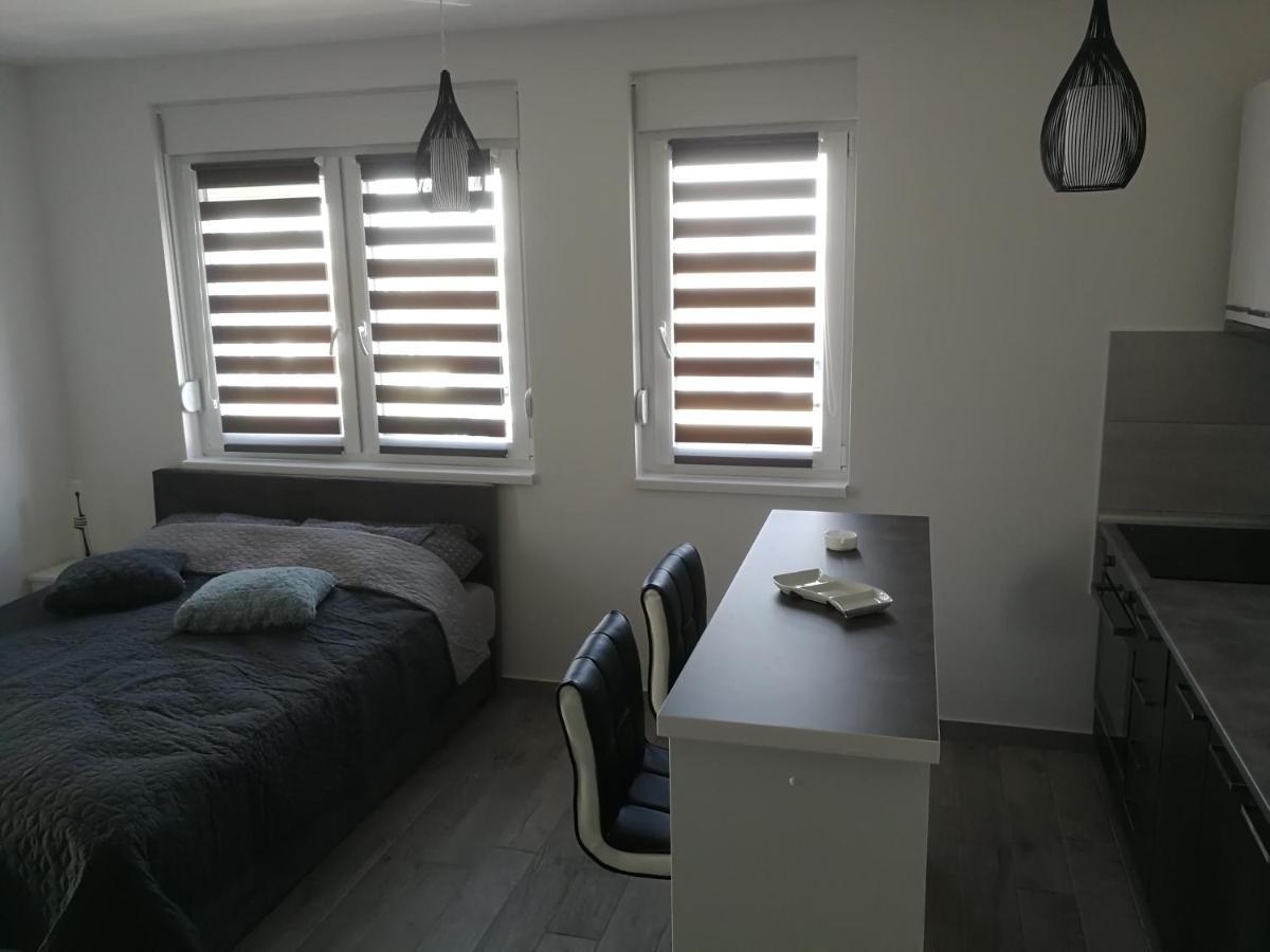 Danica Apartman Szávaszentdemeter Kültér fotó